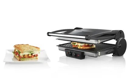 3 farklı konum sayesinde sınırsız olanaklar: Kapalı konumda tost makinesi, 180 derece açık konumda barbekü ya da ızgara, üst ve alt ısıtma ile fırın modunda kullanılabilir.