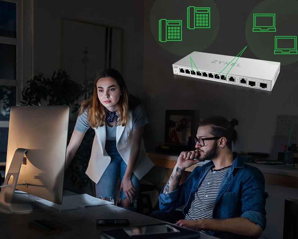 Zyxel XGS1210-12 2-Port 2.5G ve 2-Port 10G SFP+ ile 12-Port Web-Managed Multi-Gigabit Switch