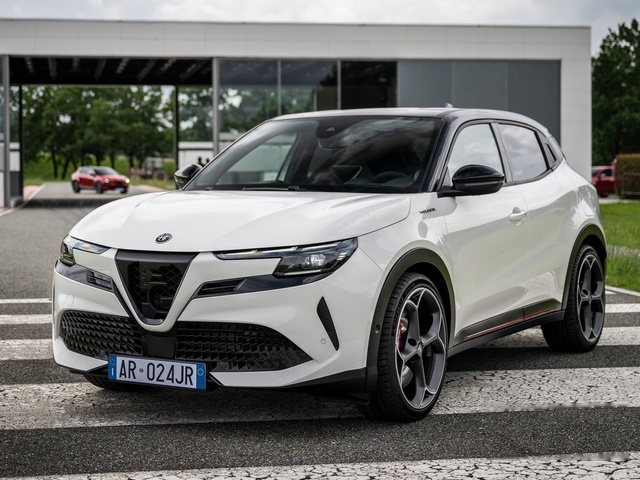 Alfa Romeo Junior 1.2 Ibrida Speciale