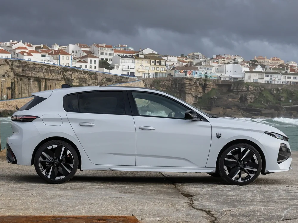 Peugeot 308 1.5 GT görseli 3