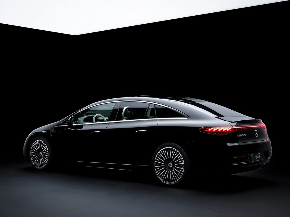 Mercedes EQS 500 4Matic görseli 5