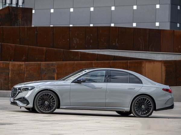 Mercedes E Serisi model görseli
